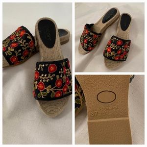 Picón Black Embroidered Floral Slide Sandals - Red Floral